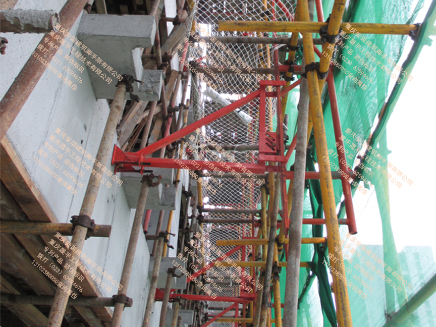 安谐牌导向提升式外挂防护架AX-Ⅱ型在新城区中央商务区使用(图2)