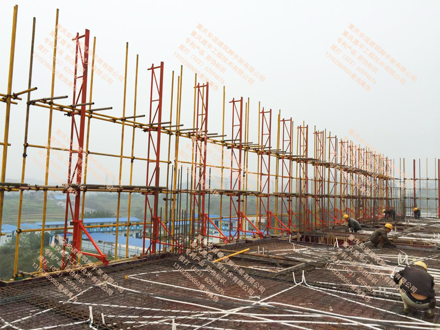 安谐牌导向提升式外挂防护架AX-Ⅱ型在新城区中央商务区使用(图1)