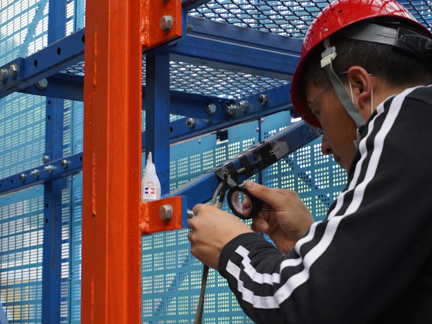 全钢起升式外防护架（装配起升式作业防护平台）AX-Ⅱ型通过国家级检测(图4)